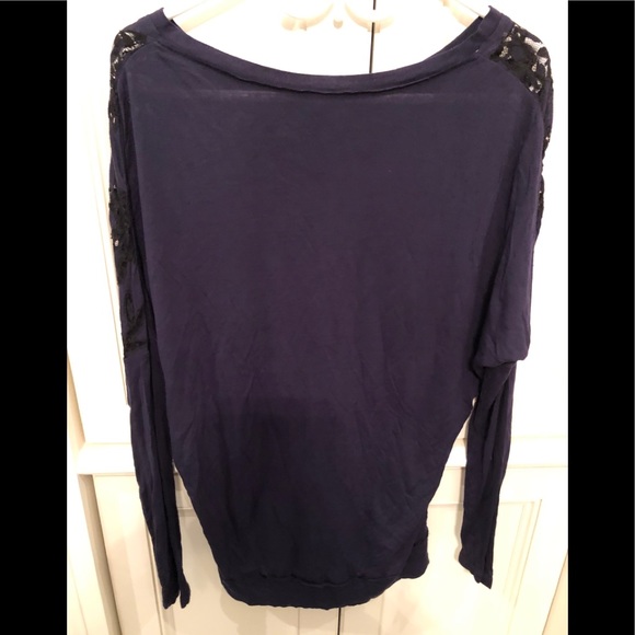 🍒Long sleeve top with a little extra - Picture 2 of 3